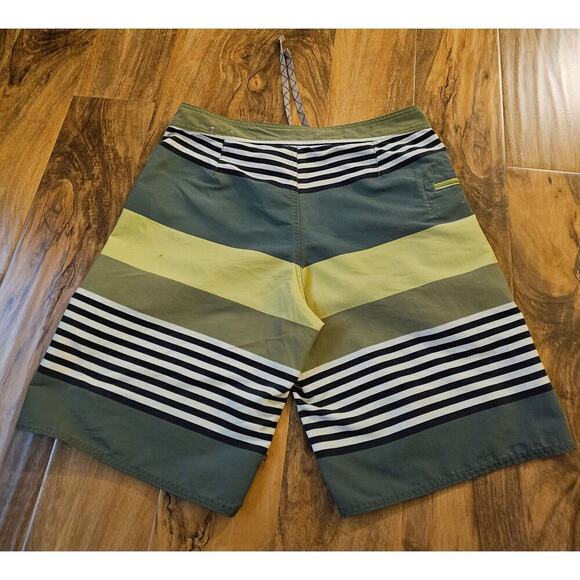 Patagonia M's 32 spell out box logo, striped Trunks Wavefaver Board Shorts. Surf - Picture 3 of 10